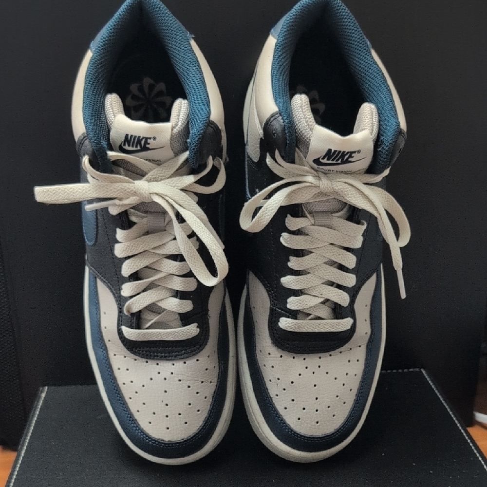 Nike Men's Navy and White Sneakers